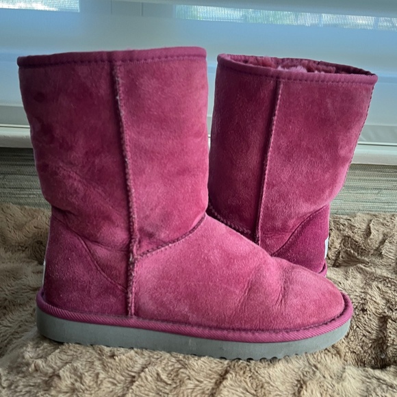 UGG Classic Short Boots Fuschia Tone Good Condition With Normal Wear Size W7 - Picture 7 of 9